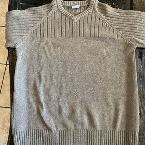 Columbia Men's Tan V-Neck Sweater